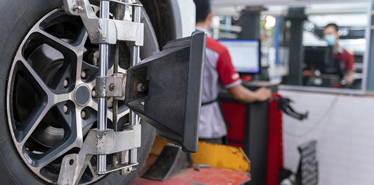 ¿Por Qué es Importante Realizar un Balance y Alineación de Llantas?